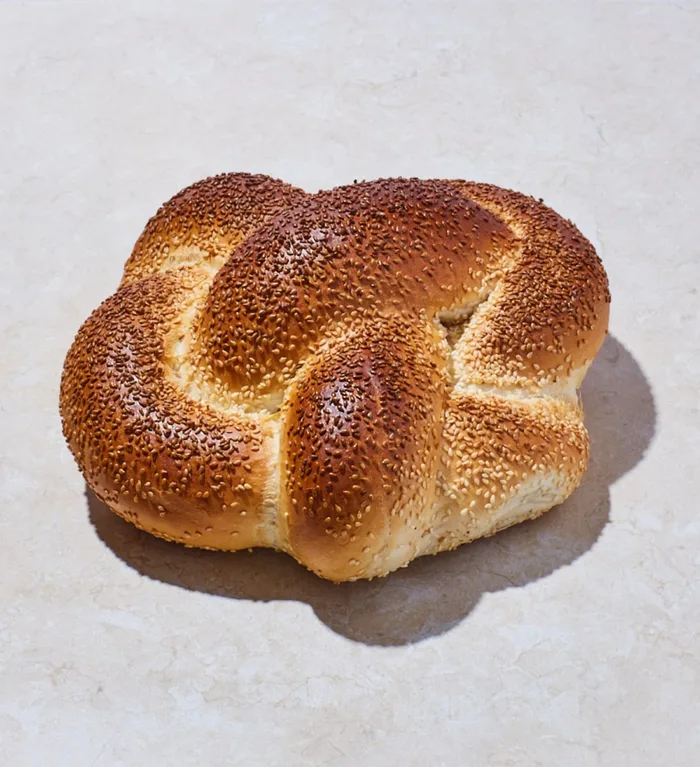 לחמניות עגולות בגט אפיית המקום לחם